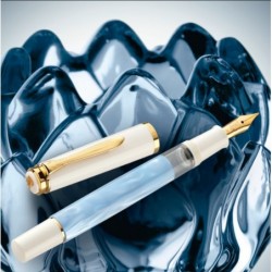 Pelikan Classic Pastell-Blau Kolbenfüllhalter,Stahlfeder F - Fein