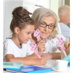 DolliBu Rosa Einhorn-Plüschstift - Weicher, flauschiger rosa Einhorn-Kuscheltier-Schreibstift, dekorativer, süßer Kugelschreiber für Kinder, Teenager und Erwachsene, einzigartige, coole, lustige Stifte als Dekoration für Schule und Büro