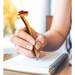 Neuartiger Stift mit asiatischem Drachenmotiv – lustiger und einzigartiger Kugelschreiber für Kinder und Erwachsene, farbenfrohes Schreibgerät mit Drachenmotiv als Schreibtischdekoration für Schule und Büro