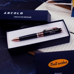 Ancolo Personalisierter Stift Metallgehäuse mit Stiftbox Geschenkkarte 2 zusätzliche schwarze Tintennachfüllungen Mit Ihrer Nachricht eingraviert Persönlicher oder geschäftlicher Name auf den Stiften Perfekt für Bürokollegen Freunde