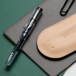 Lamy Safari Füllfederhalter – elegantes Design, coole Stifte, beste Stifte für glattes Schreiben, Tagebuchschreiben und Kalligraphie – Vista Fine Point Pen