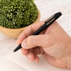 Personalisierter Fisher Cap-O-Matic Space Pen – Nicht reflektierender, mattschwarzer Kugelschreiber mit individueller Messinggravur, mittlere Schreibspitze, schwarze Tinte, unter Druck für extreme Bedingungen – Ideales Geschenk für taktische Berufe