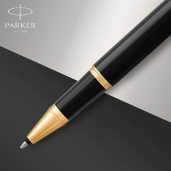 PARKER IM Tintenroller, Schwarzlack mit Goldbesatz, feine schwarze Tintenmine, Geschenkbox (1931659), Schwarz und Gold