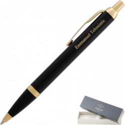 Gravierter Parker-Stift | Personalisierter Parker IM-Kugelschreiber als Geschenk in Schwarzlack mit Goldbesatz. Individuell gravierter Geschenkstift mit Ihrem Namen oder Ihrer Nachricht.