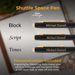 Personalisierter Fisher Shuttle Space Pen – mattschwarzer Kugelschreiber mit individueller Goldgravur, schwarze Tinte mit mittlerer Spitze, unter Druck für extreme Bedingungen – ideales Geschenk für Profis und Weltraum-Enthusiasten