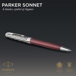 Parker Sonnet Kugelschreiber | Hochwertiges Metall und rotes Satin-Finish mit Chromverzierung | Mittlere Spitze mit schwarzer Tintenmine | Geschenkbox