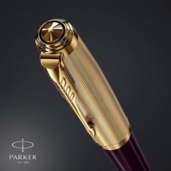 Parker 51 Füllfederhalter | Deluxe-Pflaumenschaft mit Goldrand | feine 18-Karat-Goldfeder mit schwarzer Tintenpatrone | Geschenkbox