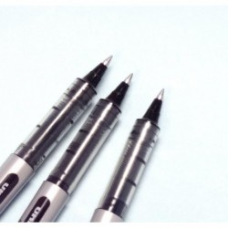 Uni-ball Eye Rolling Ball Pen, extrafeine Spitze 0,5 mm, schwarze Tinte, 3 Stifte pro Packung (Japan-Import) [Komainu-Dou Originalverpackung]